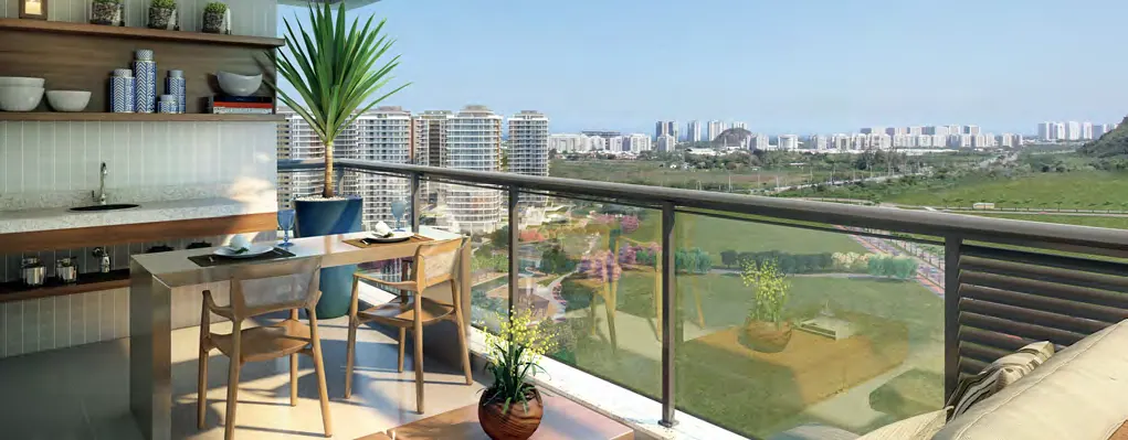 Varanda gourmet do apartamento decorado do Astra Ilha Pura com vista para o verde e os edifícios do Ilha Pura